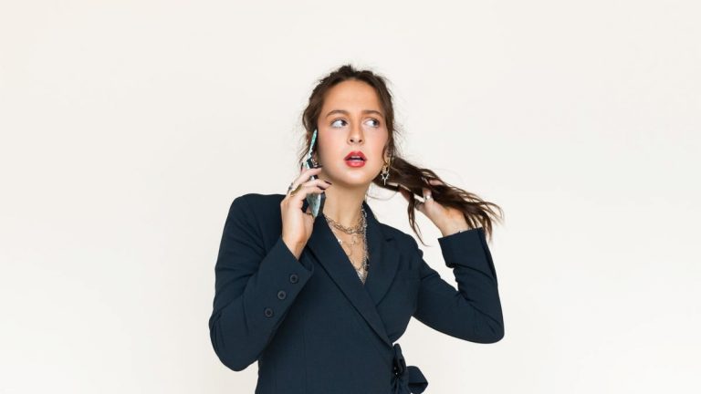 Gen Z is into flip phones and throwing their smartphones away