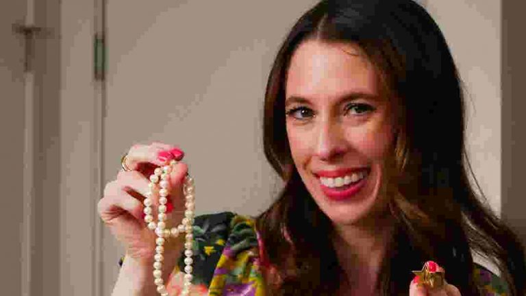 The easiest way to remove gunk and tarnish on your jewelryProblem Solved