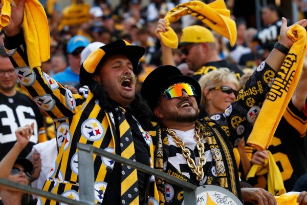 Steelers fans blast signing of Aaron Rodgers