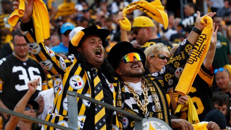 Steelers fans blast signing of Aaron Rodgers