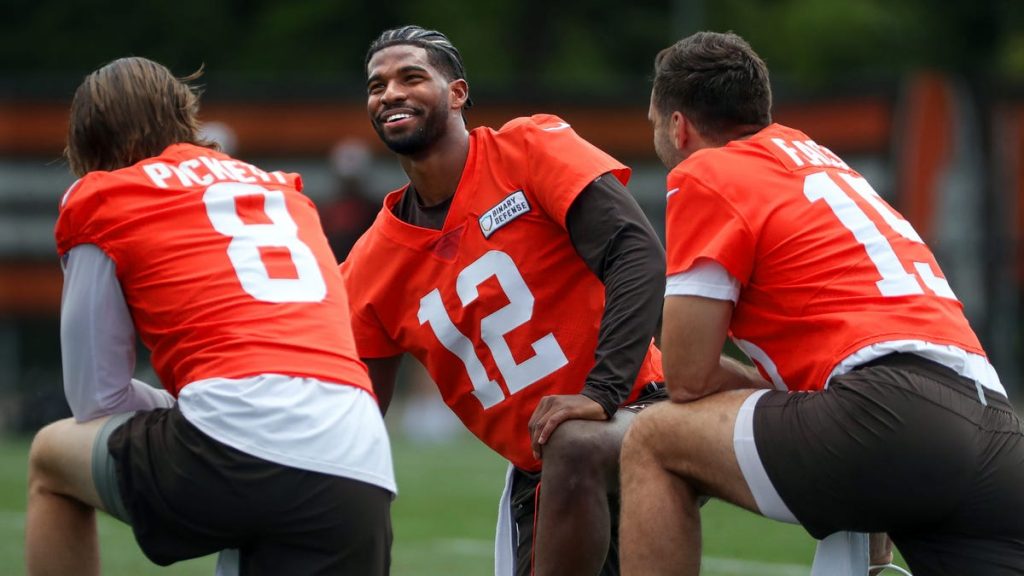 Browns have crowded QB room that includes Joe Flacco, Shedeur Sanders