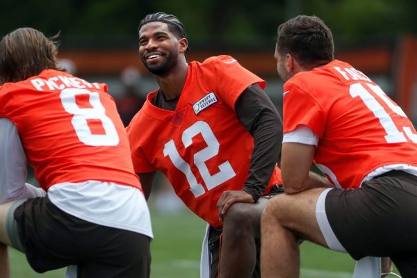 Browns have crowded QB room that includes Joe Flacco, Shedeur Sanders
