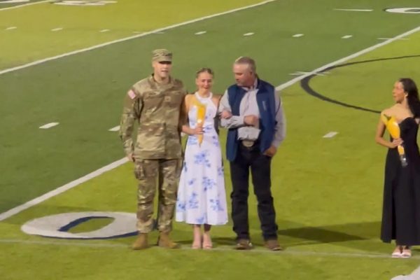 Teen queen contestant surprised by soldier brother at Homecoming