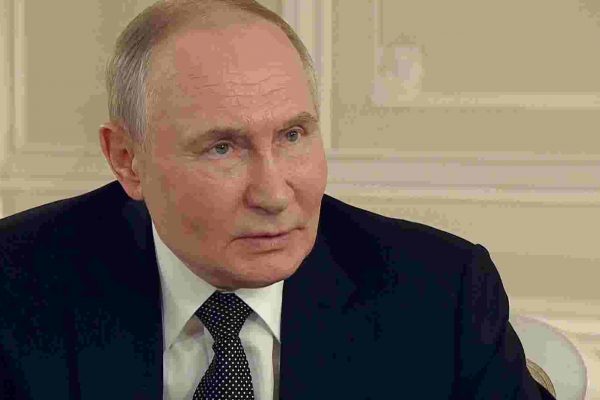 Putin: 'Russia will not back down' in UkrainePolitics